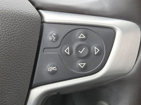 Certified 2023 GMC Acadia SLT w/ Technology Package image 17