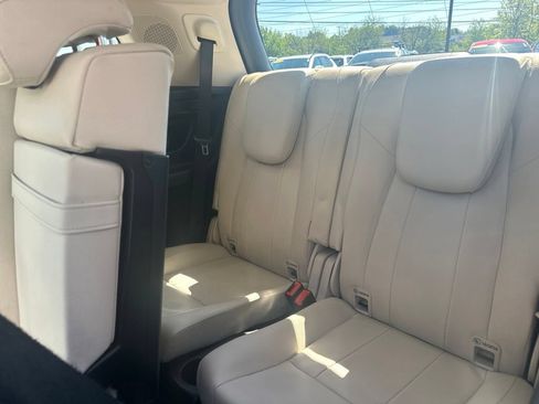 Used 2020 Mercedes-Benz GLB 250 4MATIC w/ Premium Package image 32