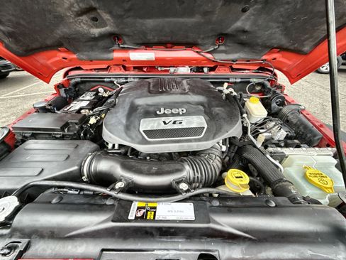 Used 2016 Jeep Wrangler Unlimited Rubicon w/ Connectivity Group image 25