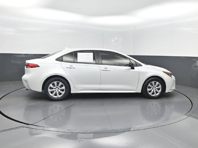 Used 2022 Toyota Corolla LE FWD image 26
