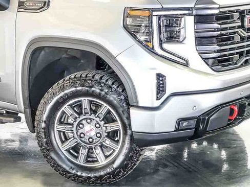 Certified 2024 GMC Sierra 1500 AT4 w/ Technology Package AWD/4WD image 4