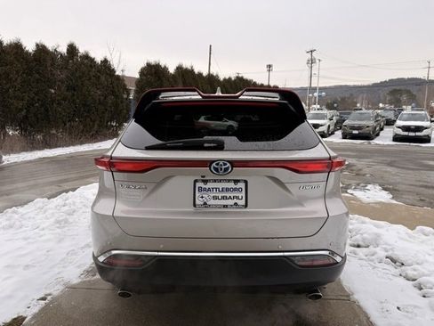 Used 2023 Toyota Venza Limited image 5