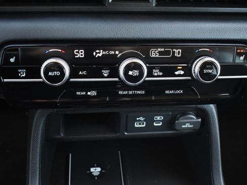 Used 2023 Honda Pilot Touring image 10