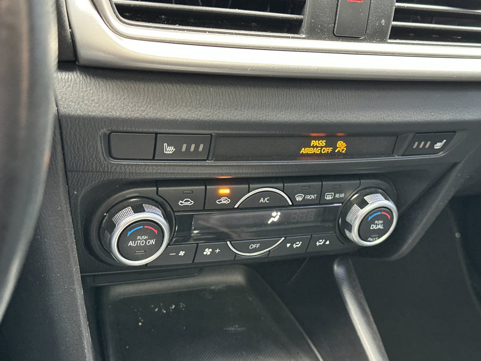 Used 2018 MAZDA MAZDA3 Touring FWD image 21