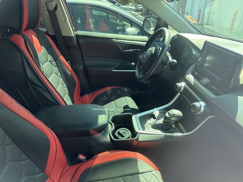 Used 2022 Toyota RAV4 XLE w/ Convenience Package image 6