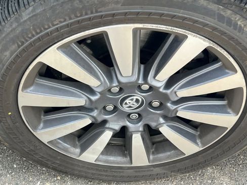 Used 2018 Toyota Sienna XLE w/ XLE Navigation Package AWD/4WD image 15