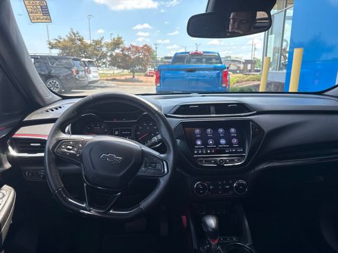 Used 2023 Chevrolet TrailBlazer RS w/ Convenience Package FWD image 2