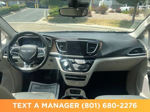 Used 2018 Chrysler Pacifica Touring-L w/ Advanced Safetytec Group FWD image 12