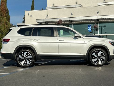 New 2026 Volkswagen Atlas SE FWD image 4