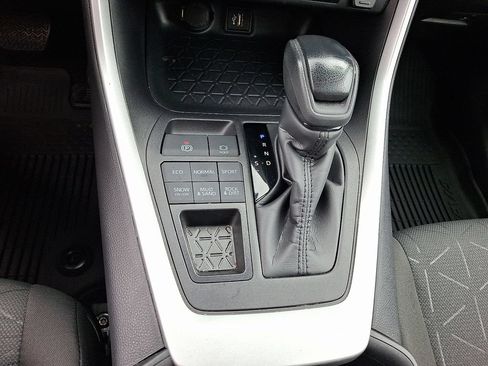Used 2025 Toyota RAV4 XLE w/ Convenience Package AWD/4WD image 19