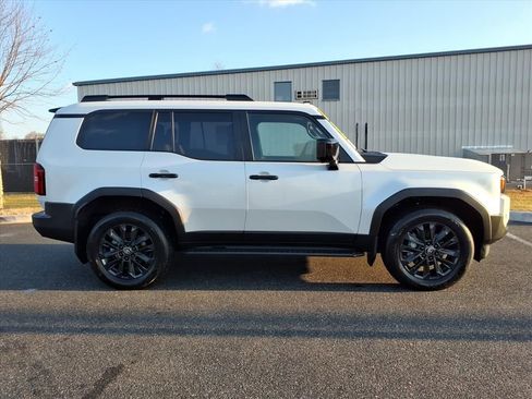 Used 2024 Toyota Land Cruiser image 3