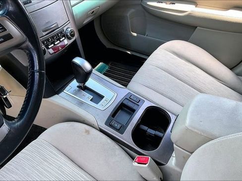 Used 2014 Subaru Outback 2.5i Premium AWD/4WD image 12