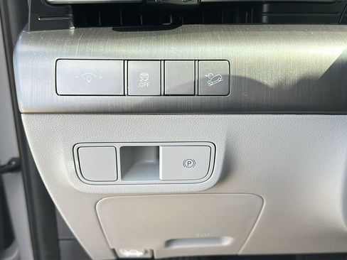 Used 2025 Hyundai Kona SEL image 20