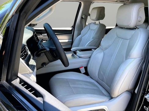 Used 2024 Jeep Wagoneer L Series II w/ Flexible Seating Group RWD image 21