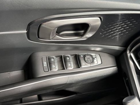 Used 2024 Kia Sorento S FWD image 12