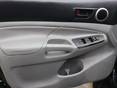 Used 2015 Toyota Tacoma Base w/ SR5 Package image 15