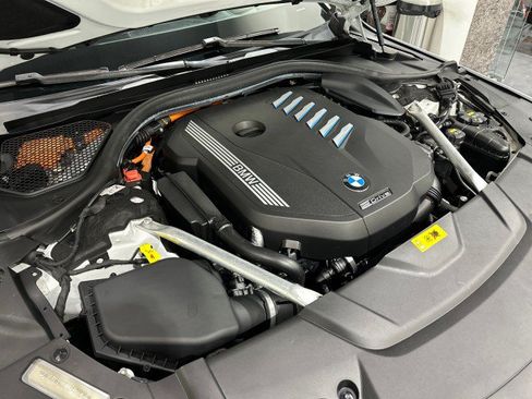 Used 2020 BMW 745e xDrive AWD/4WD image 10