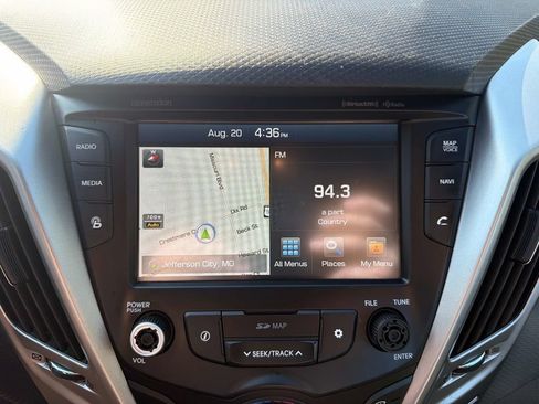 Used 2017 Hyundai Veloster Value Edition FWD image 21