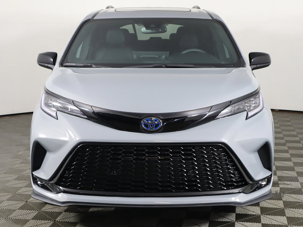 Used 2025 Toyota Sienna XSE FWD image 12