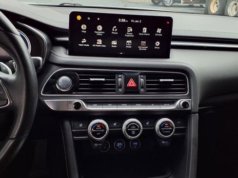 Used 2023 Genesis G70 2.0T image 15