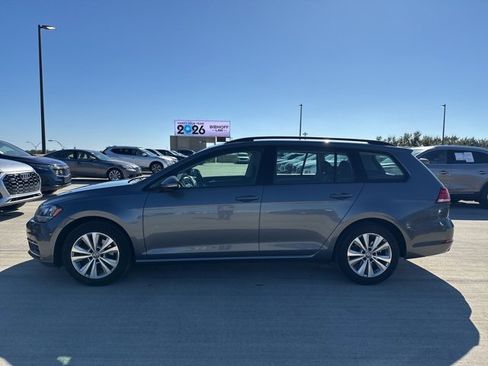 Used 2019 Volkswagen Golf S image 6
