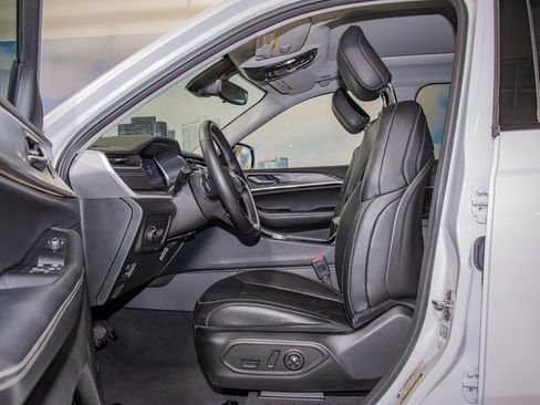 Used 2022 Jeep Grand Cherokee Limited image 20