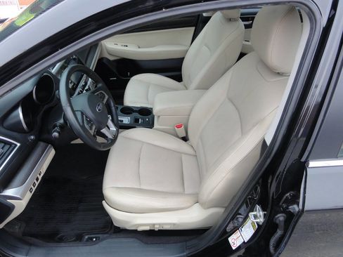 Used 2016 Subaru Legacy 2.5i Limited AWD/4WD image 10
