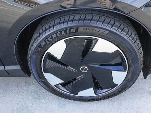 New 2025 Volvo EX30 Plus image 9