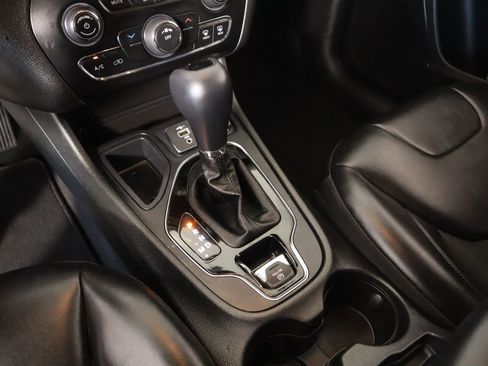 Used 2021 Jeep Cherokee Latitude Plus image 8