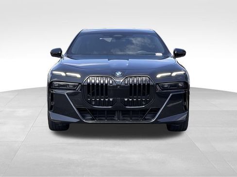 Used 2023 BMW 740i w/ Parking Assistance Package RWD image 8