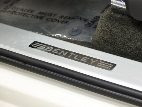Used 2018 Bentley Bentayga Onyx Edition AWD/4WD image 17