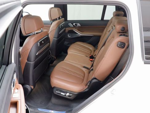 Used 2025 BMW X7 M60i image 15
