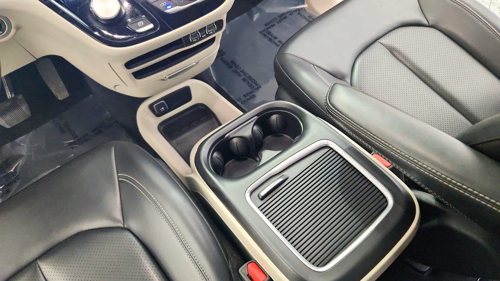 Used 2023 Chrysler Pacifica Touring-L FWD image 26