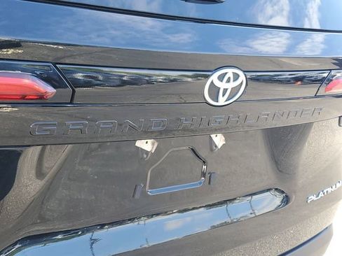 Used 2024 Toyota Grand Highlander AWD image 28