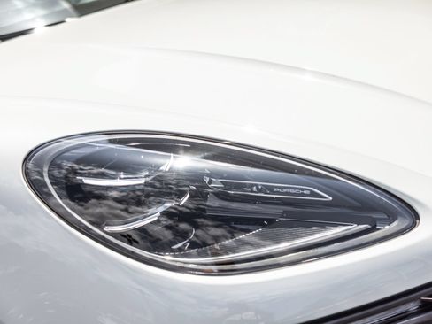Certified 2023 Porsche Macan AWD/4WD image 25