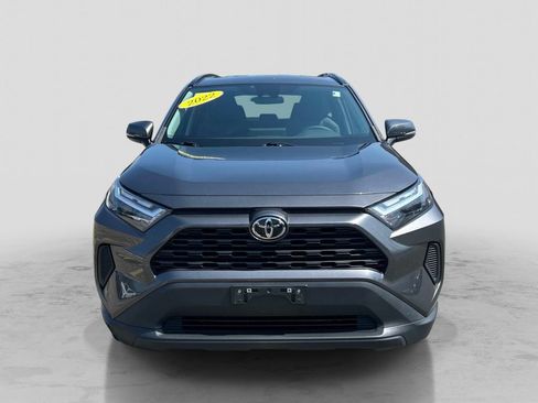 Used 2022 Toyota RAV4 XLE AWD/4WD image 2