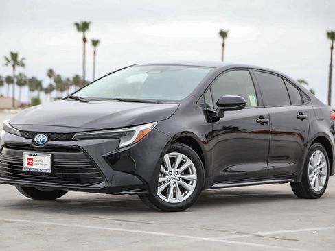 Certified 2024 Toyota Corolla LE w/ LE Convenience Package image 1