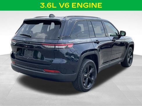Used 2024 Jeep Grand Cherokee Limited w/ Black Appearance Package AWD/4WD image 9