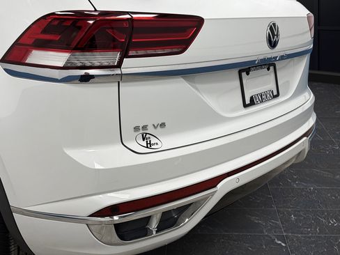 Used 2021 Volkswagen Atlas Cross Sport SE w/ Panoramic Sunroof Package FWD image 32