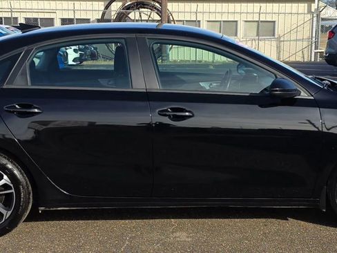 Used 2024 Kia Forte LXS FWD image 2