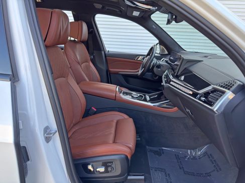 Used 2023 BMW X7 M60i w/ Climate Comfort Package AWD/4WD image 16