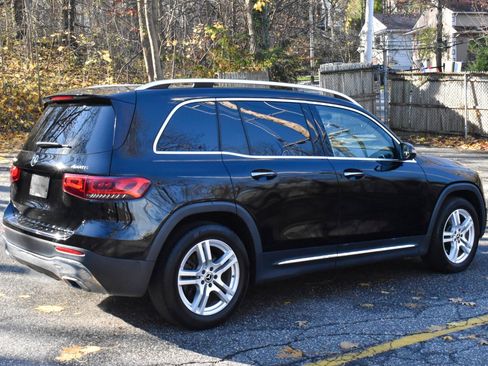 Used 2021 Mercedes-Benz GLB 250 4MATIC w/ Premium Package image 8