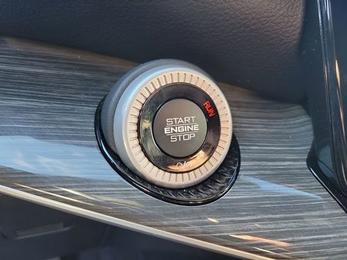 Used 2022 Jeep Wagoneer Series III image 23