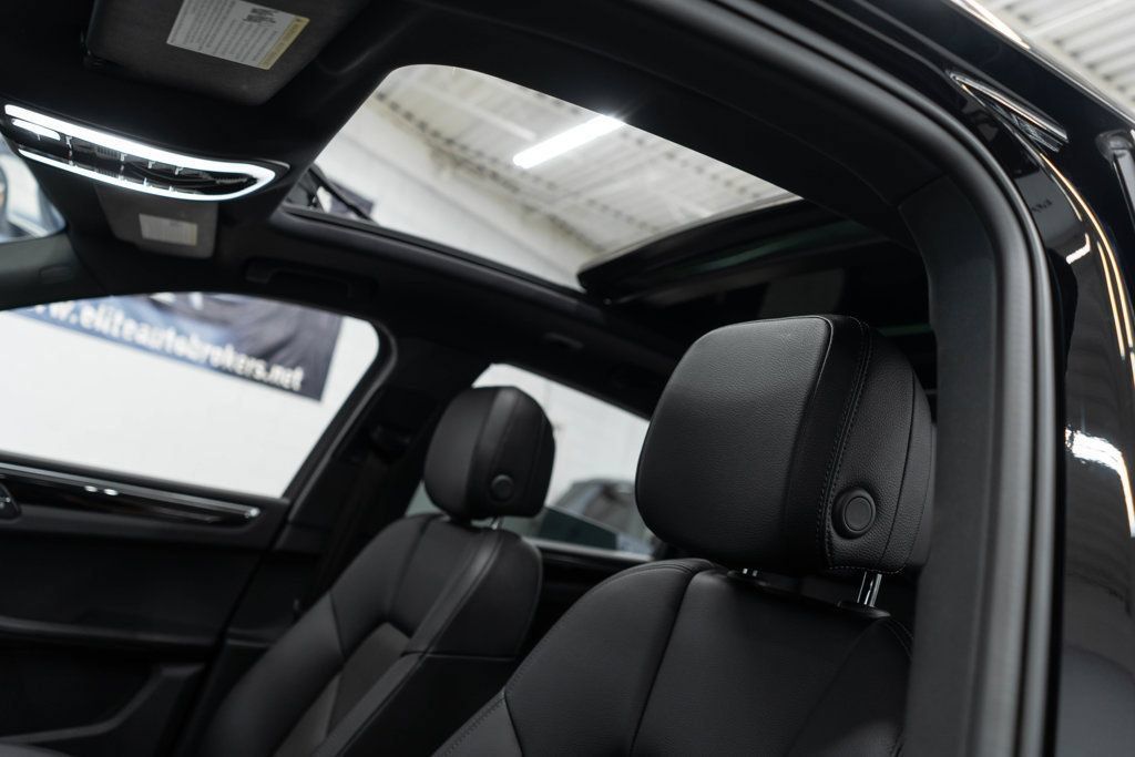 Used 2024 Porsche Macan AWD/4WD image 8