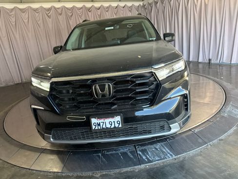 Used 2024 Honda Pilot Touring image 2