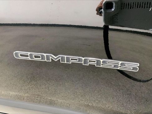 Used 2025 Jeep Compass Latitude AWD/4WD image 7