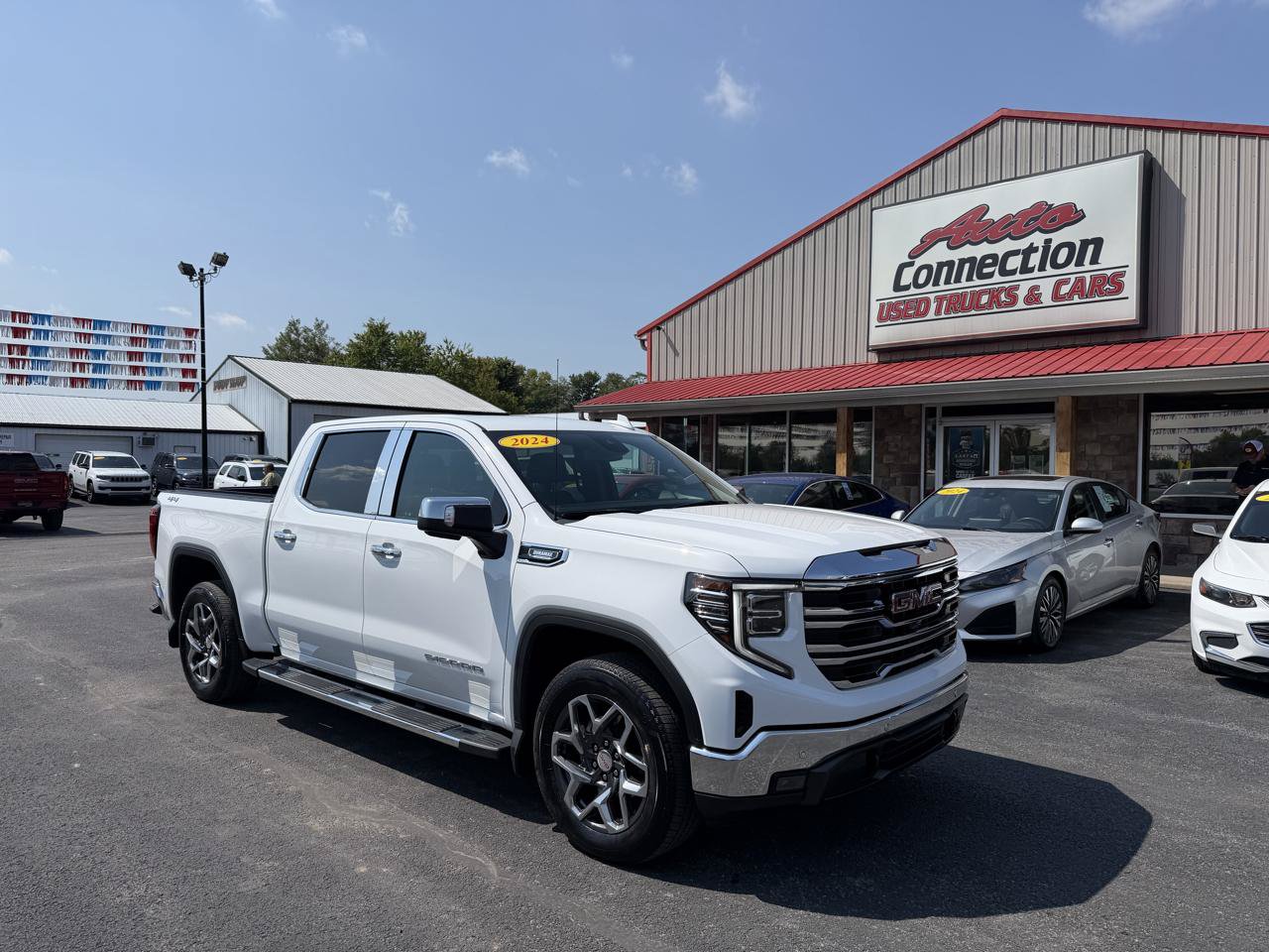 Used 2024 GMC Sierra 1500 SLT w/ SLT Premium Plus Package AWD/4WD image 2