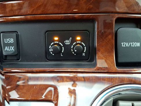 Used 2012 Toyota Highlander Limited w/ Tow Pkg AWD/4WD image 11