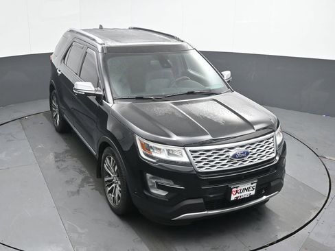 Used 2017 Ford Explorer Platinum image 41