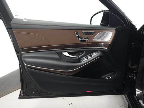 Used 2018 Mercedes-Benz S 560 4MATIC Sedan image 5